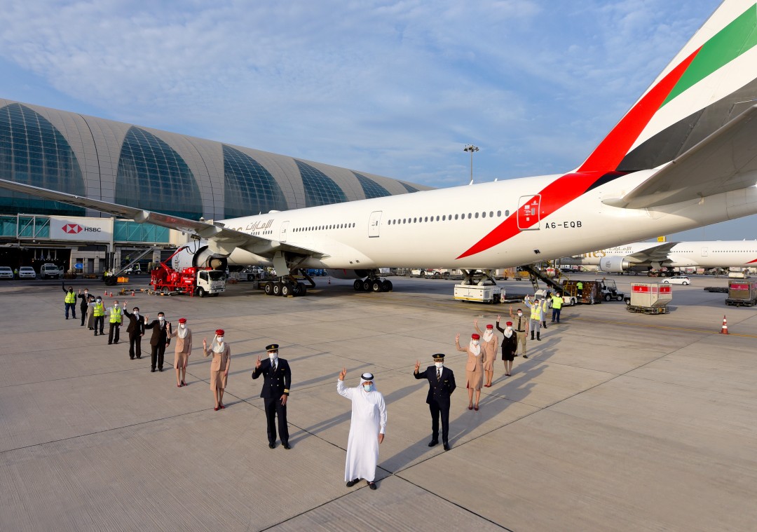 Primer vuelo de Emirates con el personal de primera línea vacunado