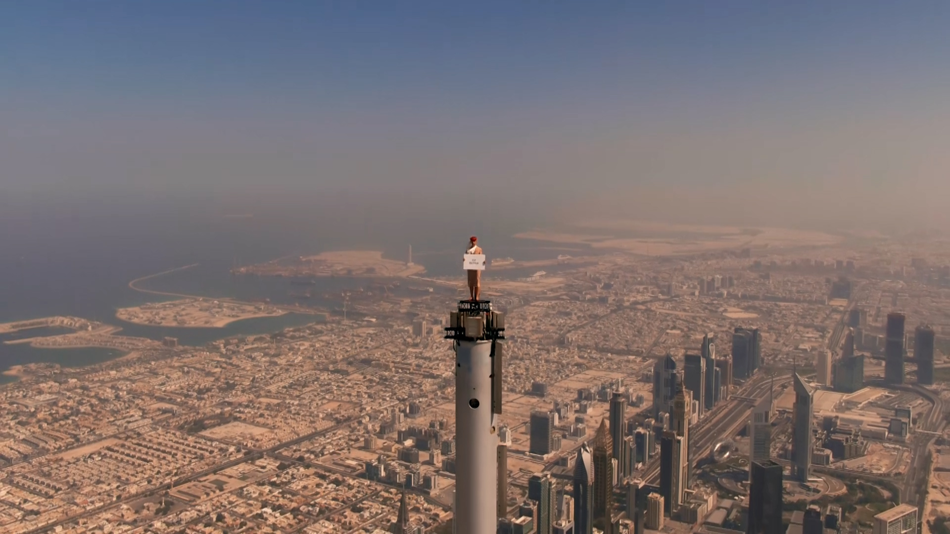 Tripulante de cabina en lo alto del Burj Khalifa