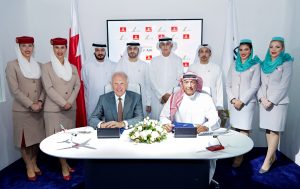 Evento firma asociación entre Emirates y Gulf Air