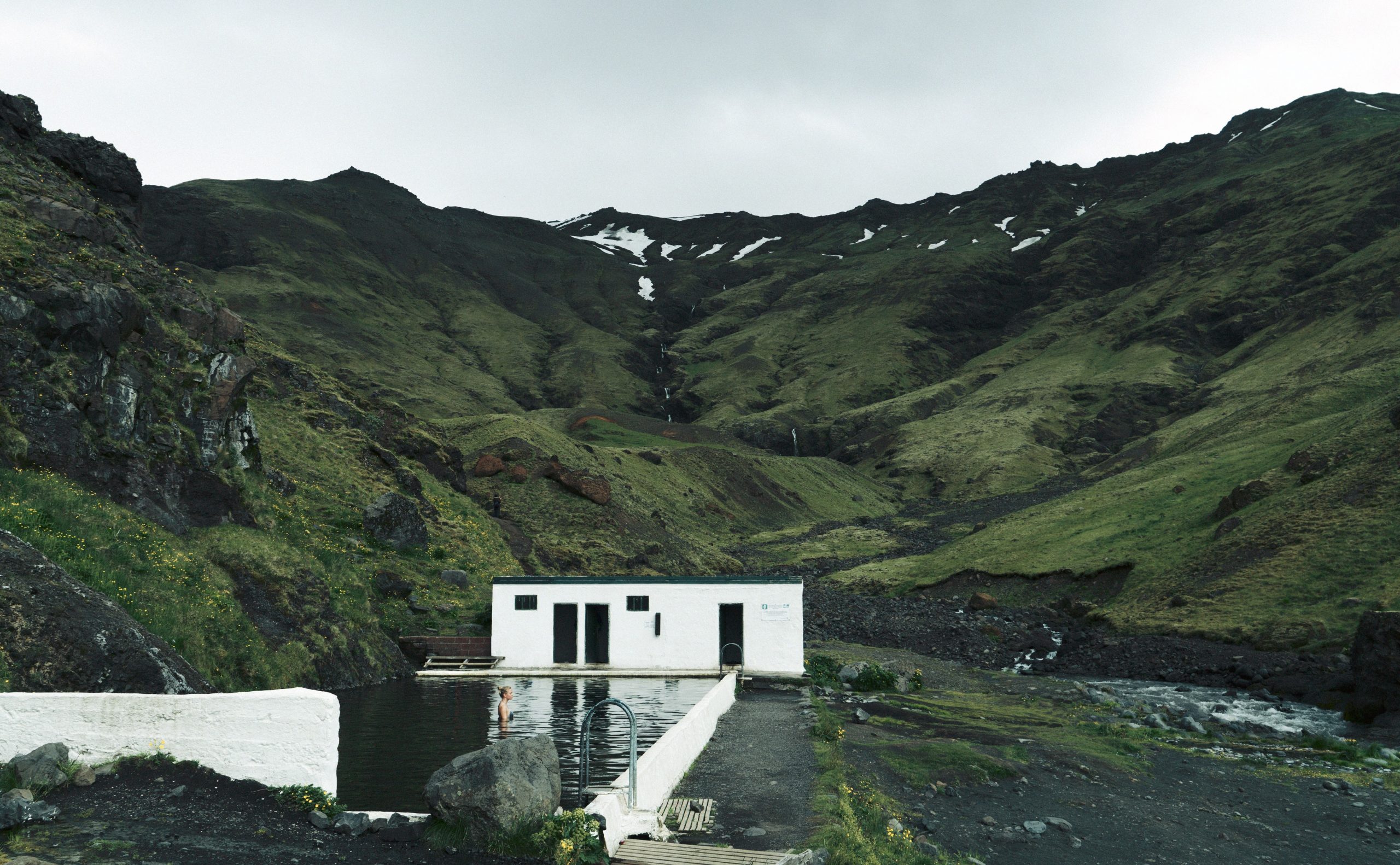 Seljavallalaug, piscina oculta en el sur de Islandia